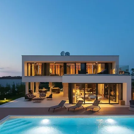 #1 For 8 People Near Rovinj With 50 M2 Private Pool, Sauna & Pet Friendly Villa Rovinjsko Selo