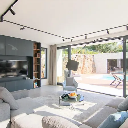 #1 For 8 People Near Rovinj With 50 M2 Private Pool, Sauna & Pet Friendly Villa Rovinjsko Selo