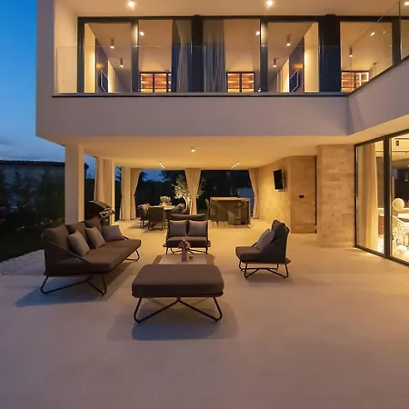 Villa #1 For 8 People Near Rovinj With 50 M2 Private Pool, Sauna & Pet Friendly Rovinjsko Selo