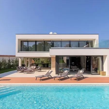 #1 For 8 People Near Rovinj With 50 M2 Private Pool, Sauna & Pet Friendly Вилла