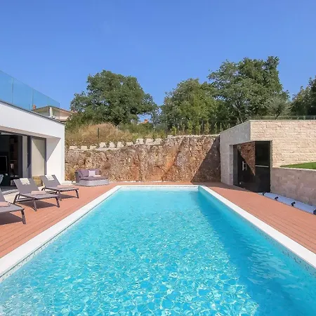 Vila #1 For 8 People Near Rovinj With 50 M2 Private Pool, Sauna & Pet Friendly