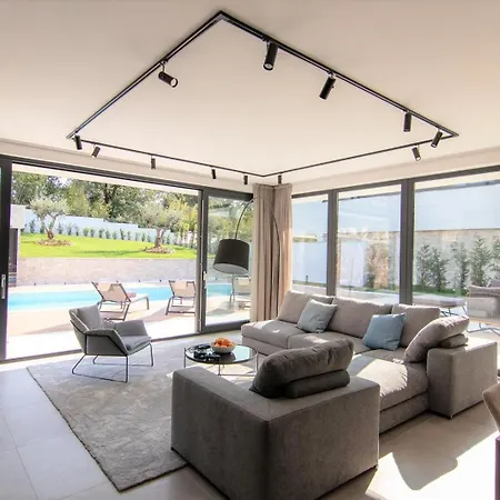 #1 For 8 People Near Rovinj With 50 M2 Private Pool, Sauna & Pet Friendly Vila *