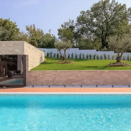 Vila #1 For 8 People Near Rovinj With 50 M2 Private Pool, Sauna & Pet Friendly